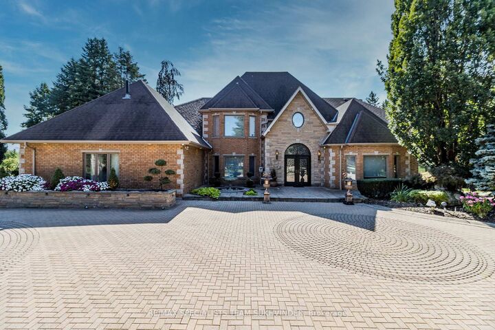 Property Photo: 12 Edgeforest Drive ON L6P 0E1