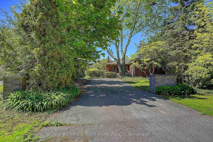 Property Photo: 42 Cumberland Drive ON L5G 3M8