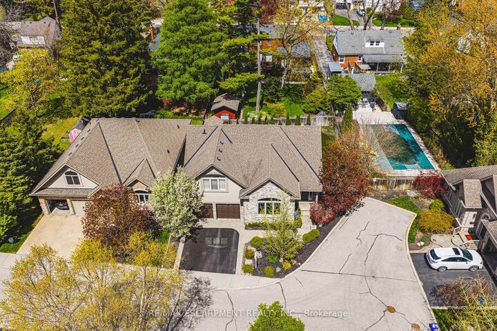 Property Photo: 976 Shadeland Avenue 3 ON L7T 2M5