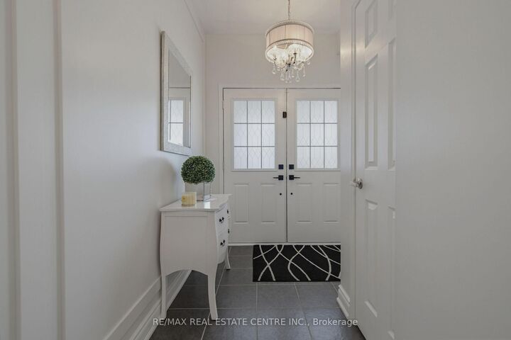 Property Photo: 16 Gulfbrook Circle ON L6Z 0G4