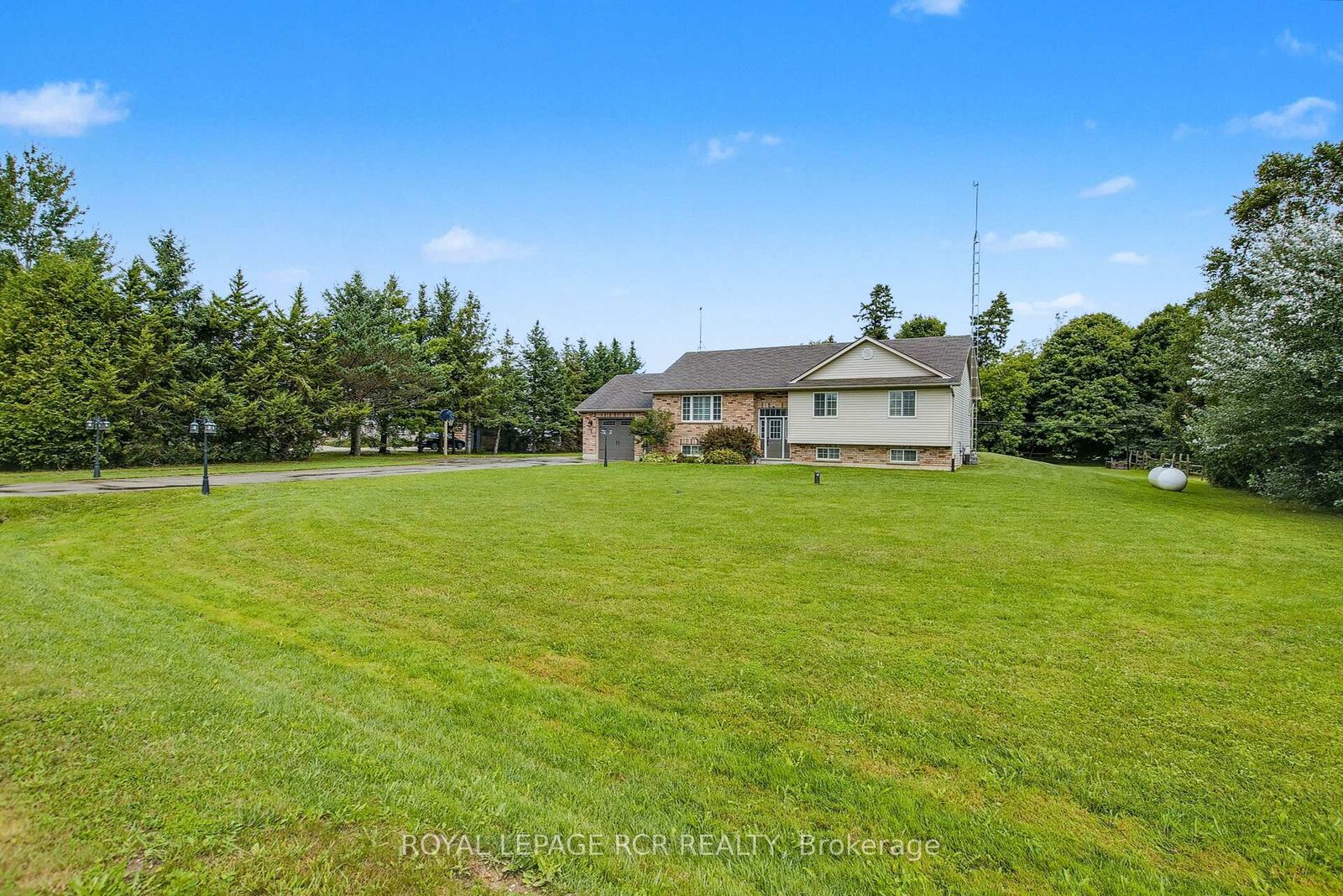 Property Photo: 17 Deaken Drive ON L9W 0Z8