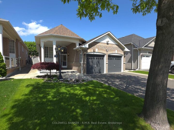 7 Fletchers Creek Boulevard — photo 1