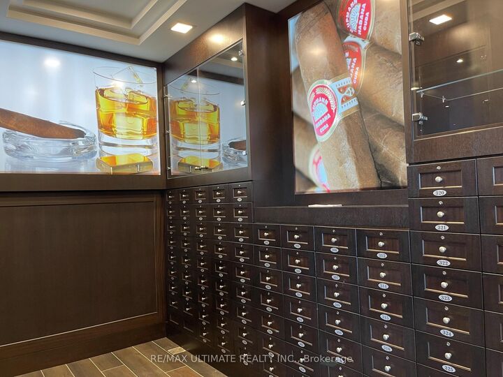 Property Photo: 30 Shore Breeze Drive 6206 ON M8V 0J1