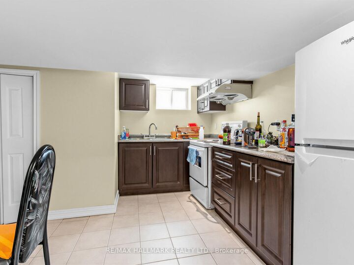 34 Greylawn Crescent — photo 1