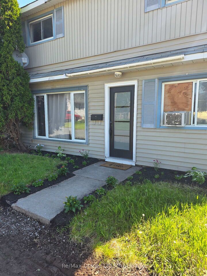 Property Photo: 60 Oxford Road ON K0K 2C0