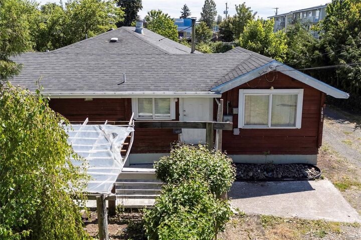 1621 Redwood St — photo 1