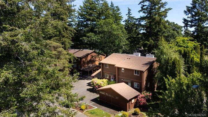 Property Photo: 933 Admirals Rd #3 BC V9A 2P1