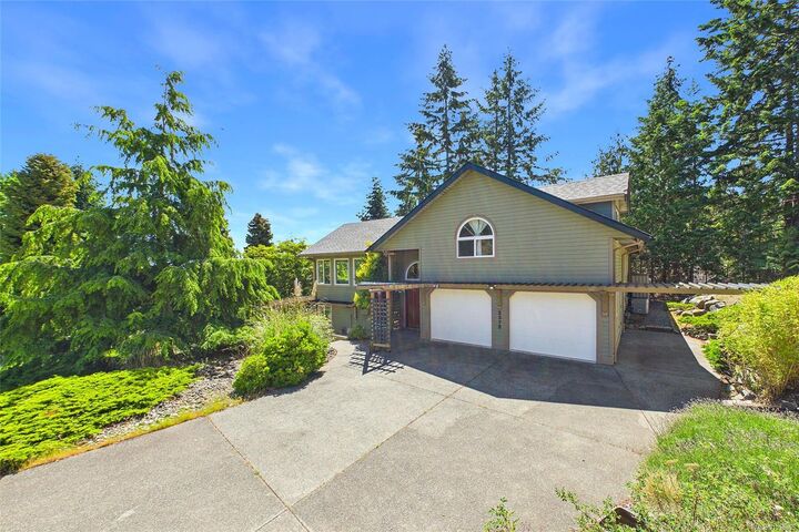 Property Photo: 2375 Glenellen Pl BC V9P 9G3