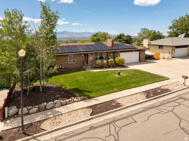 Property Photo: 10032 S Blossom Dr UT 84092