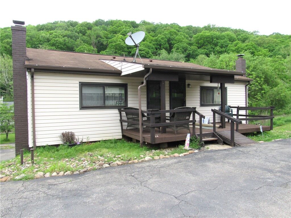 Property Photo: 105 Ecker Ln PA 15024