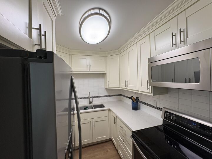 Property Photo: 431 E 44th Avenue 302 BC V5W 1W2