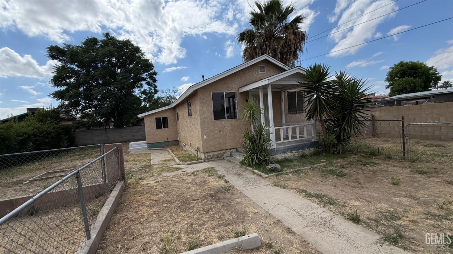 Property Photo:  113 Harris Drive  CA 93308 