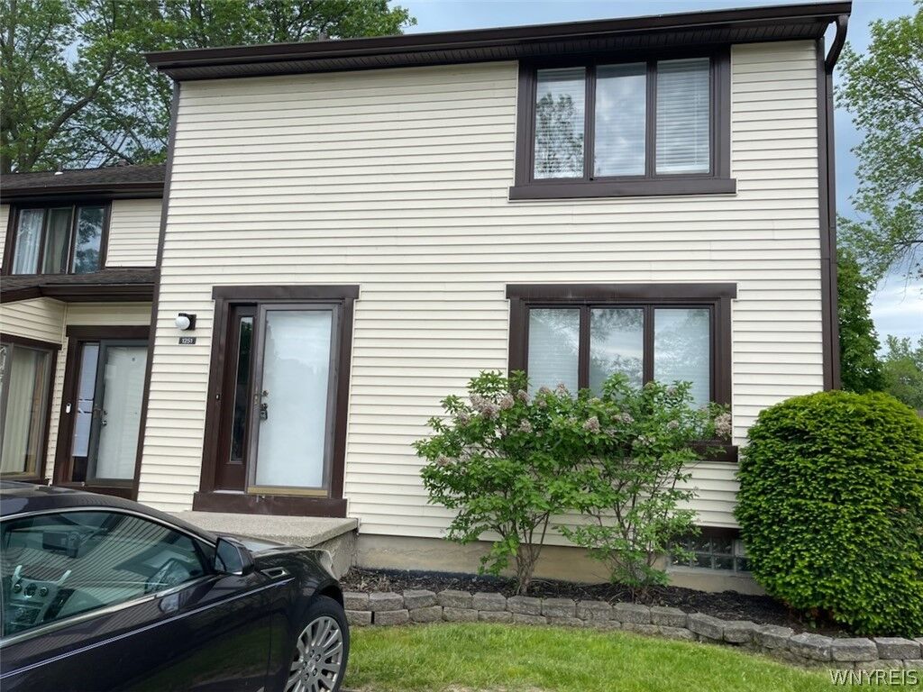 Property Photo:  1251 Charlesgate Circle  NY 14051 