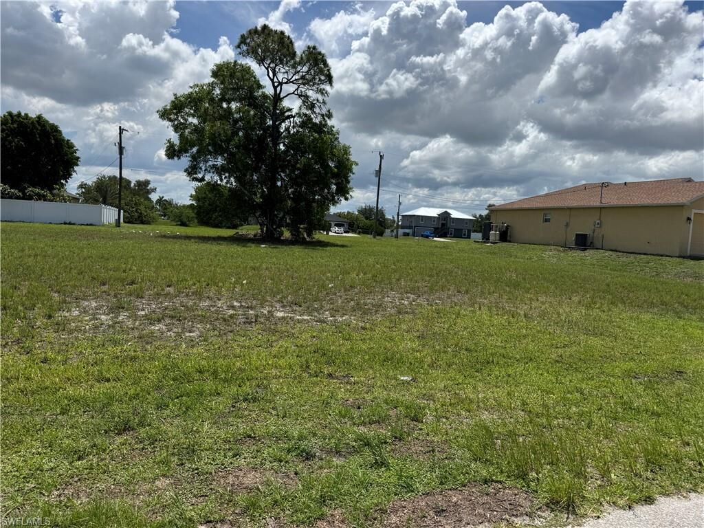 Property Photo:  1707 NW 5th Pl  FL 33993 