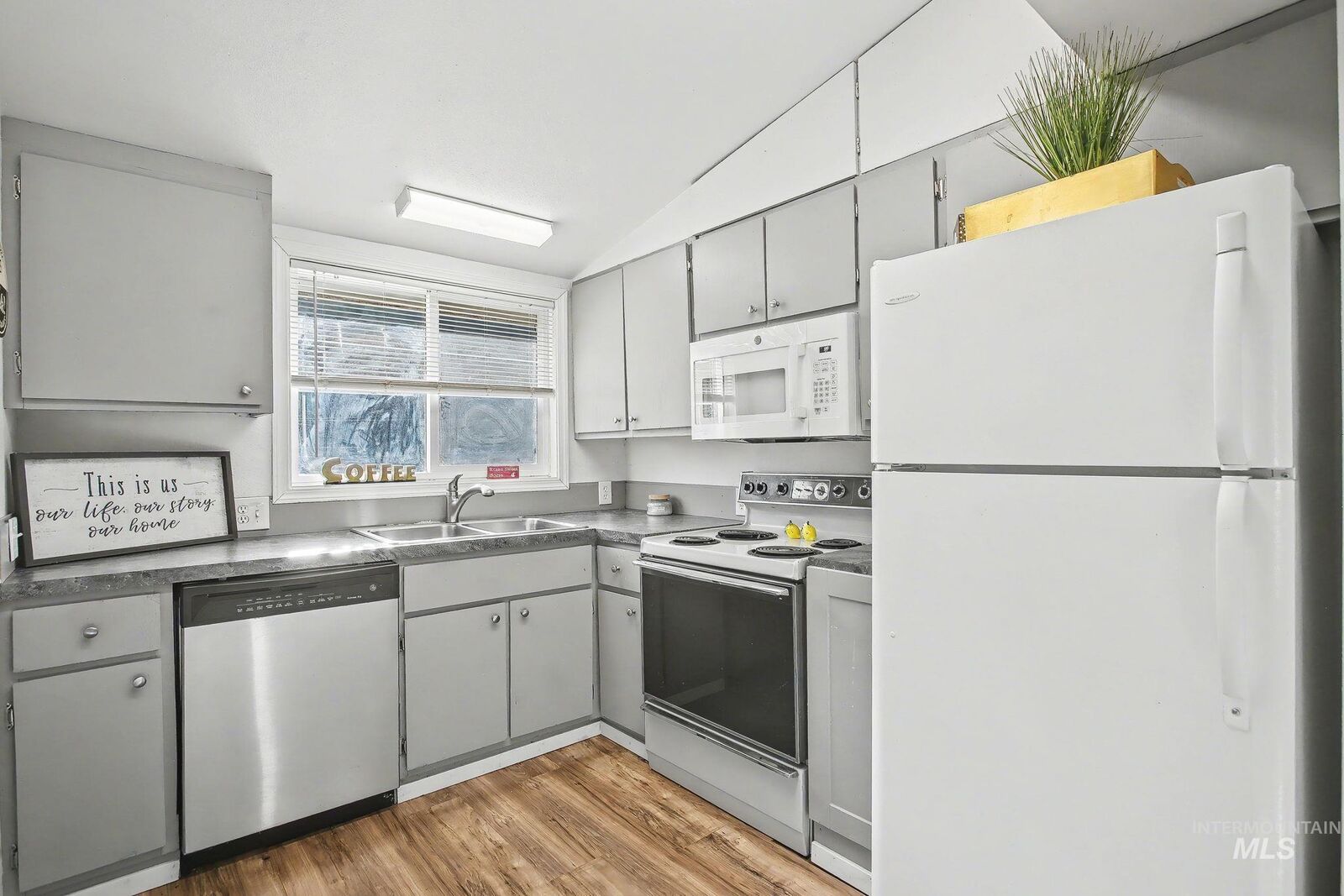 Property Photo:  150 Elm  ID 83544 