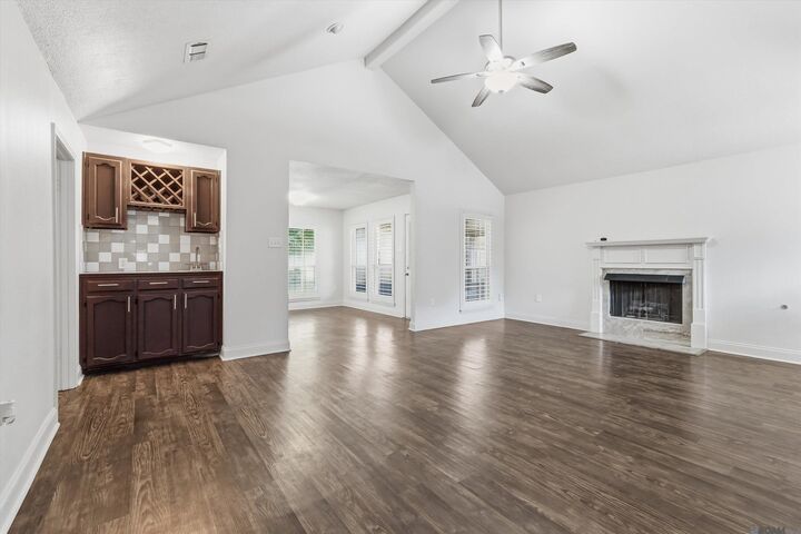 Property Photo:  1462 W Fairview Dr  LA 70816 