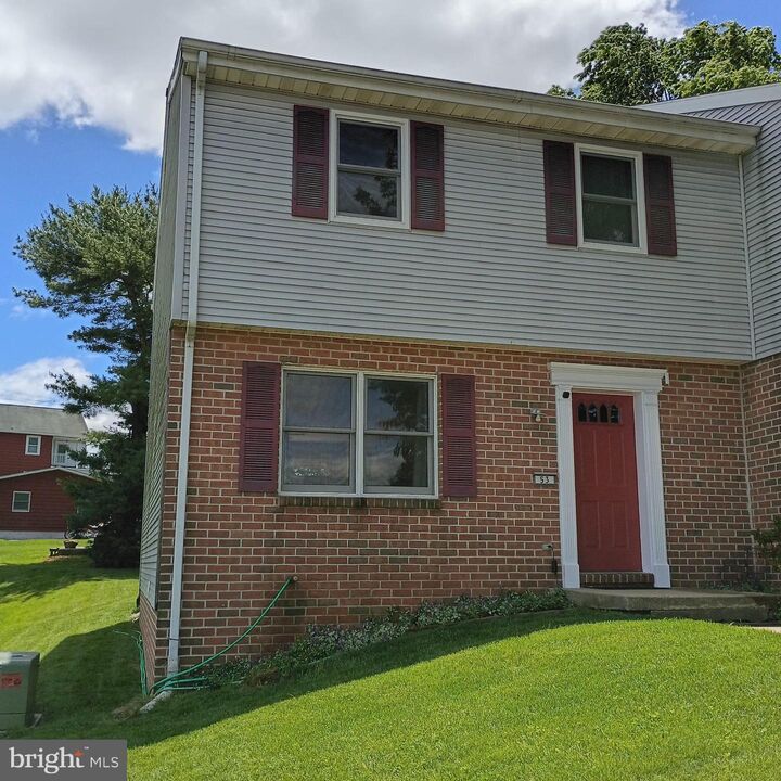 Property Photo:  53 Oriole Drive  PA 17522 