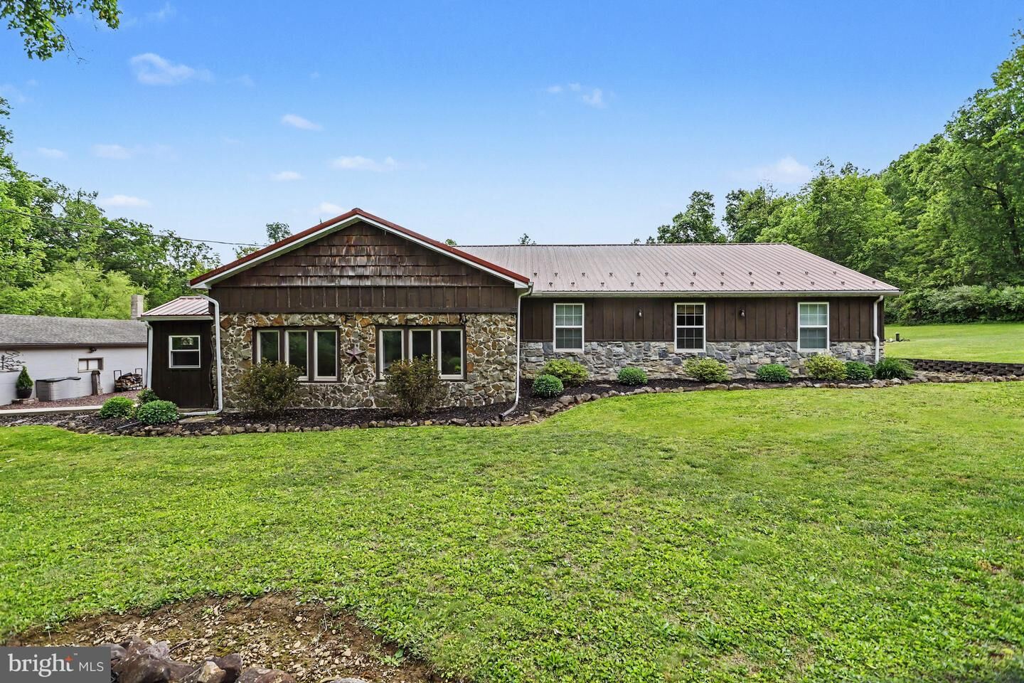 Property Photo:  1100 S York  PA 17019 