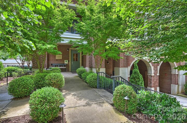 Property Photo: 2251 Selwyn Avenue NC 28207