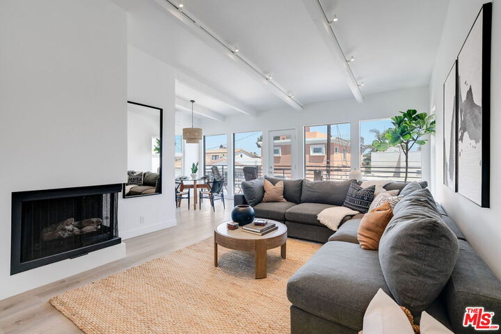 Property Photo: 2602 Pacific Ave CA 90291
