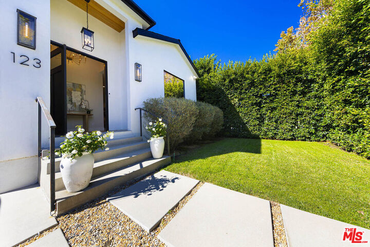 Property Photo:  123 S Kilkea Dr  CA 90048 