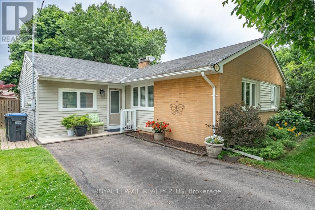 Property Photo:  27 Sora Drive  ON L5M 1B3 