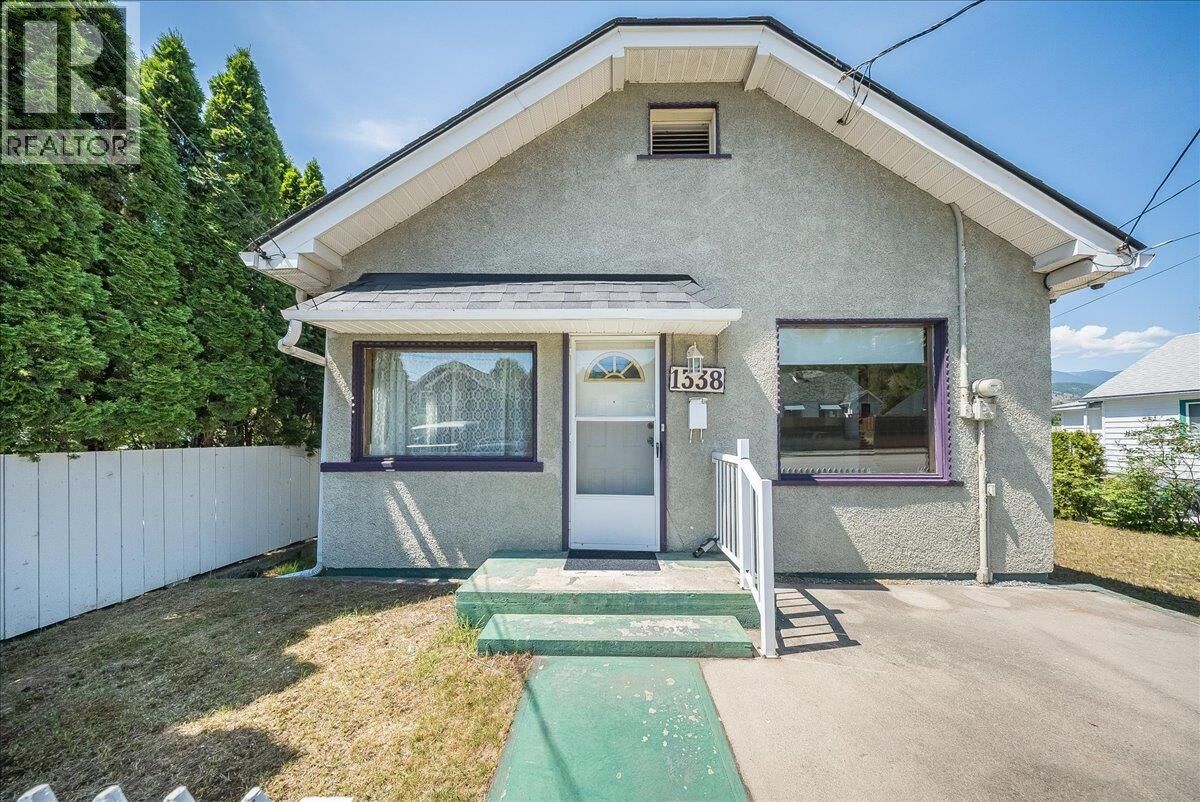 Property Photo: 1338 Third Avenue BC V1R 1P4
