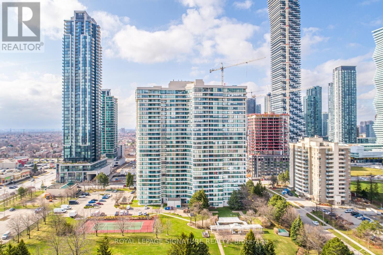 Property Photo: 550 Webb Drive 1905 ON L5B 3Y4