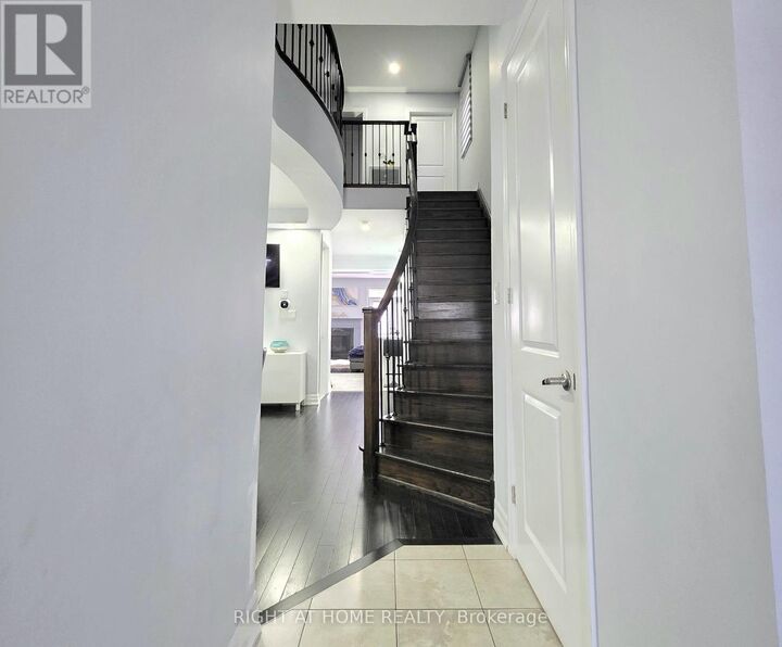 Property Photo:  24 Wells Orchard Crescent  ON L7B 0C5 