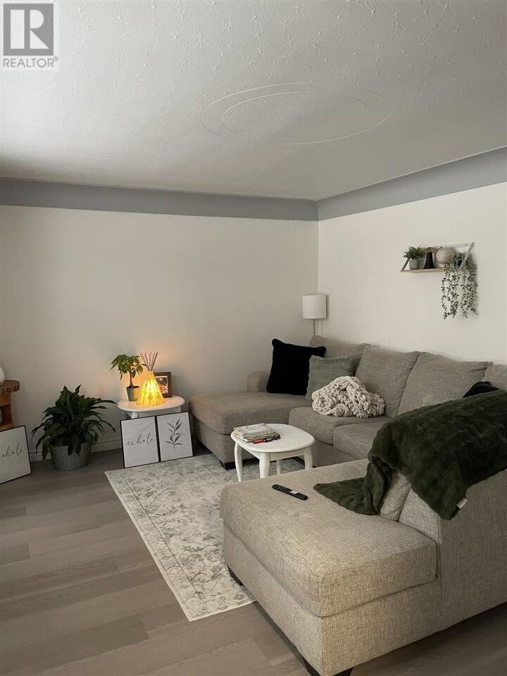 Property Photo: 35 Wallace Ter ON P6C 1K2