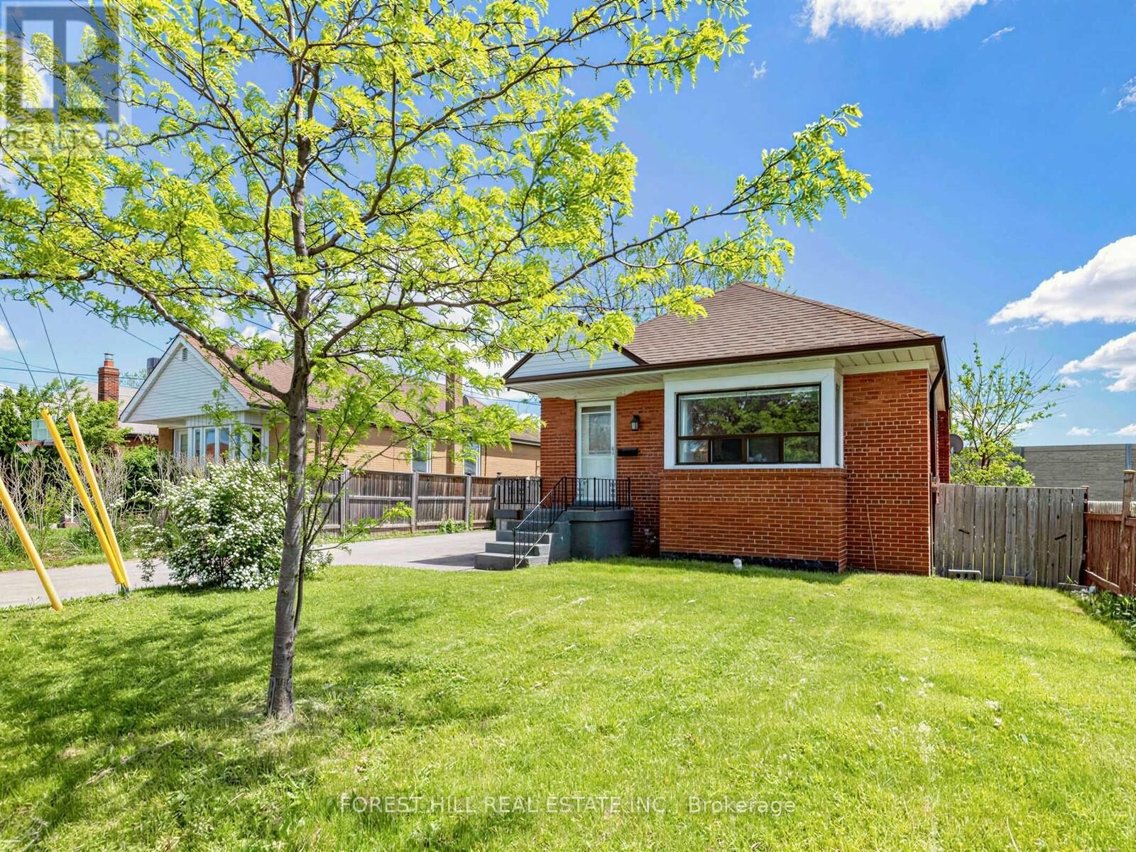 Property Photo: 101 Whitley Avenue ON M3K 1A1