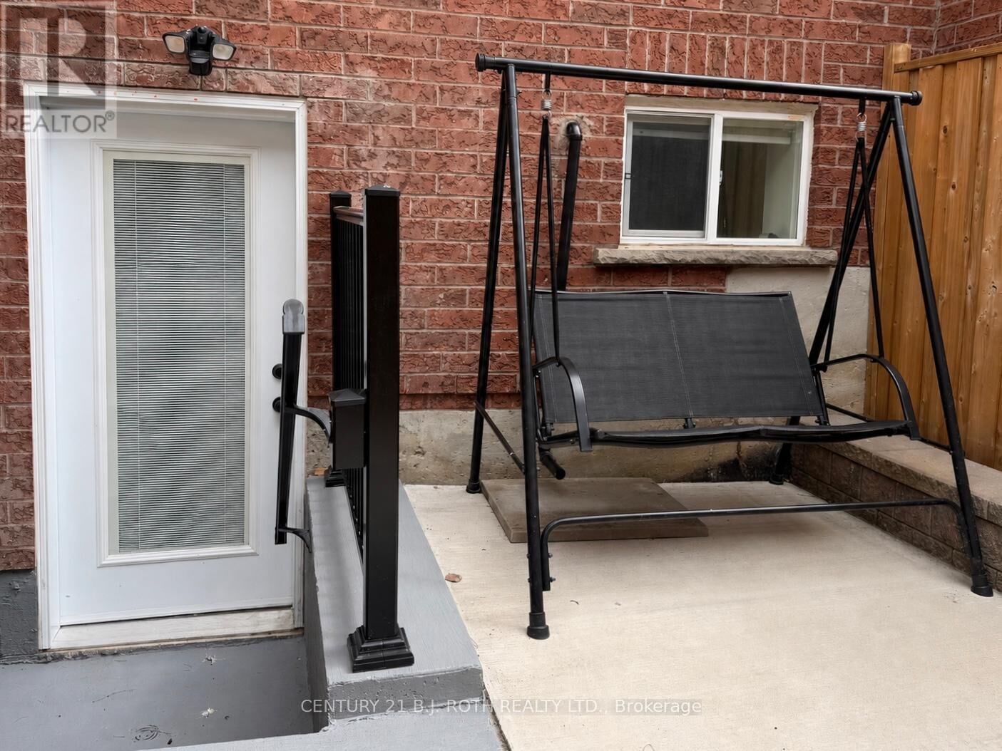Property Photo:  4 Pinecliff Crescent Bsmt  ON L4N 5V3 