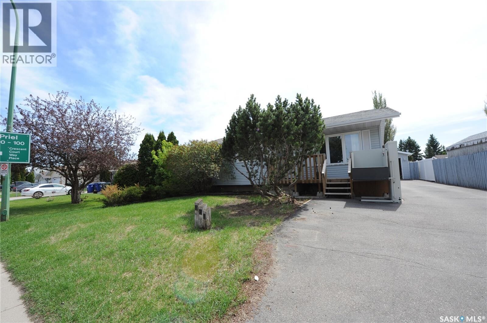 Property Photo:  571 Pendygrasse Road  SK S7M 5P6 