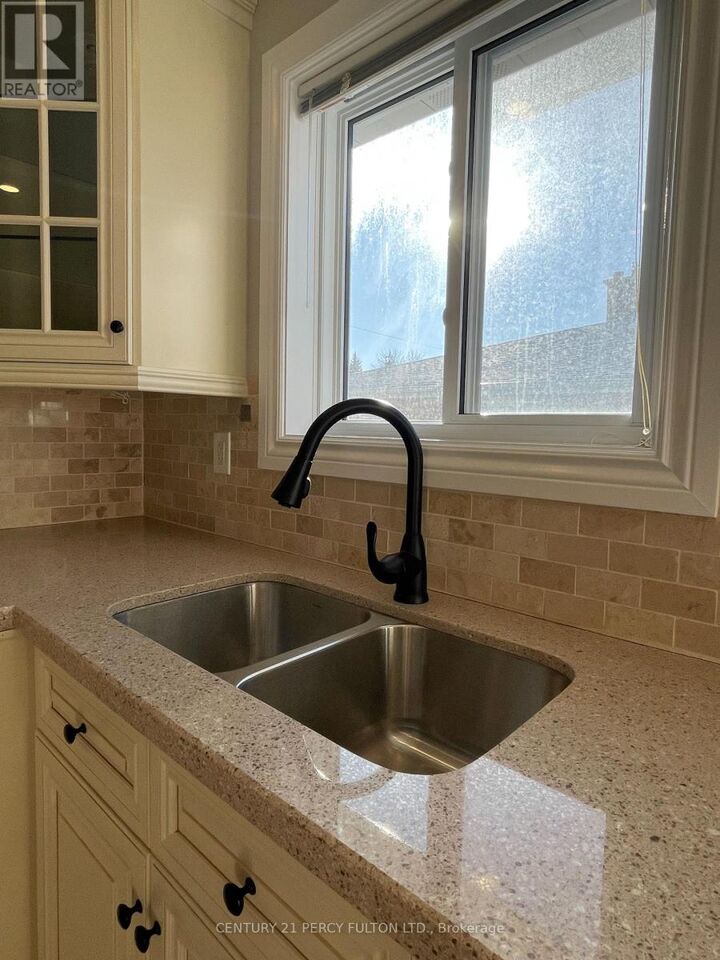 Property Photo: 771 Krosno Boulevard Upper ON L1W 1G5