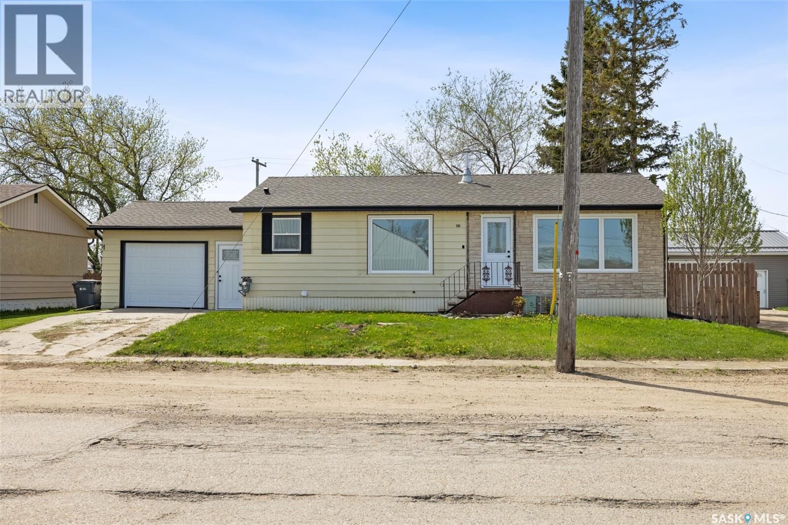 Property Photo: 108 1st Avenue W SK S0G 3M0
