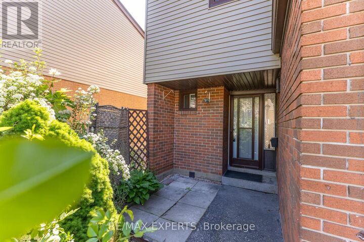 Property Photo:  31 Carleton Place  ON L6T 3Z4 