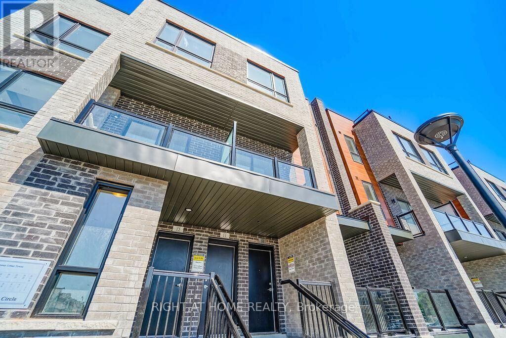 Property Photo:  11 Lytham Green Circle 11  ON L3Y 0H3 