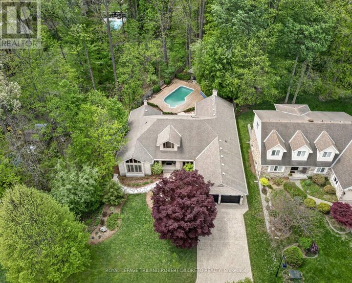 Property Photo: 83 Conifer Place ON N6K 4B3