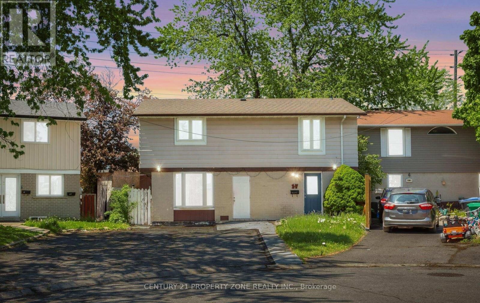 Property Photo:  17 Hillbank Trail  ON L6S 1P6 
