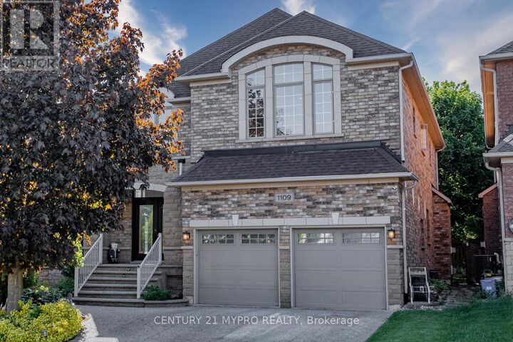 Property Photo: 1109 Kestell Boulevard ON L6H 7M5