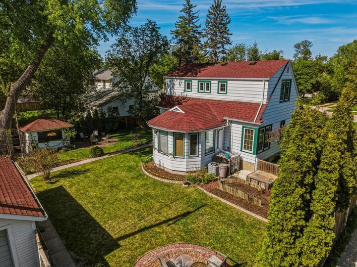 Property Photo: 57 Riverside Drive MB R3T 0G3