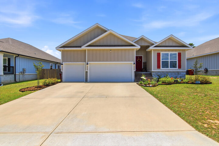 Property Photo: 708 Quintana Street FL 32539