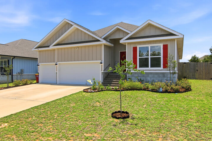 Property Photo:  708 Quintana Street  FL 32539 