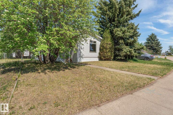 Property Photo:  219 Lee Ridge Road NW  AB T6K 0N2 