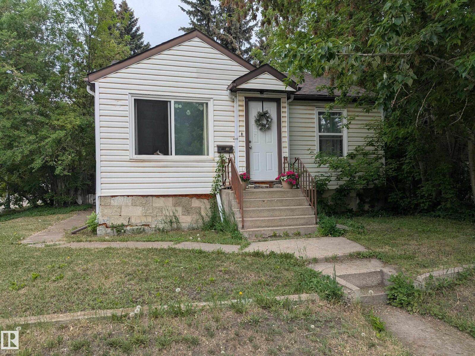 Property Photo: 10650 76 Avenue NW AB T6E 1L5