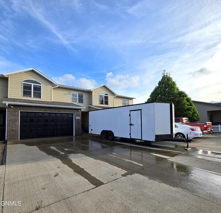 Property Photo:  2207 2nd Street W  ND 58601 