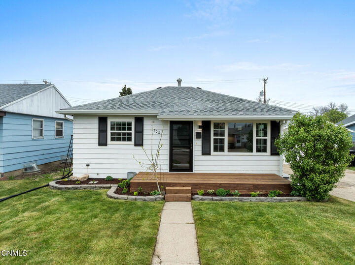 Property Photo:  708 18th Street W  ND 58801 