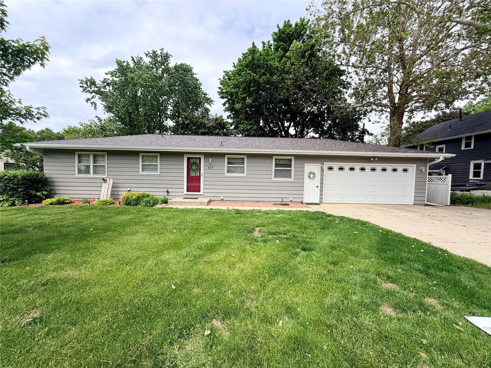Property Photo:  115 Mathews Drive  IA 50105 