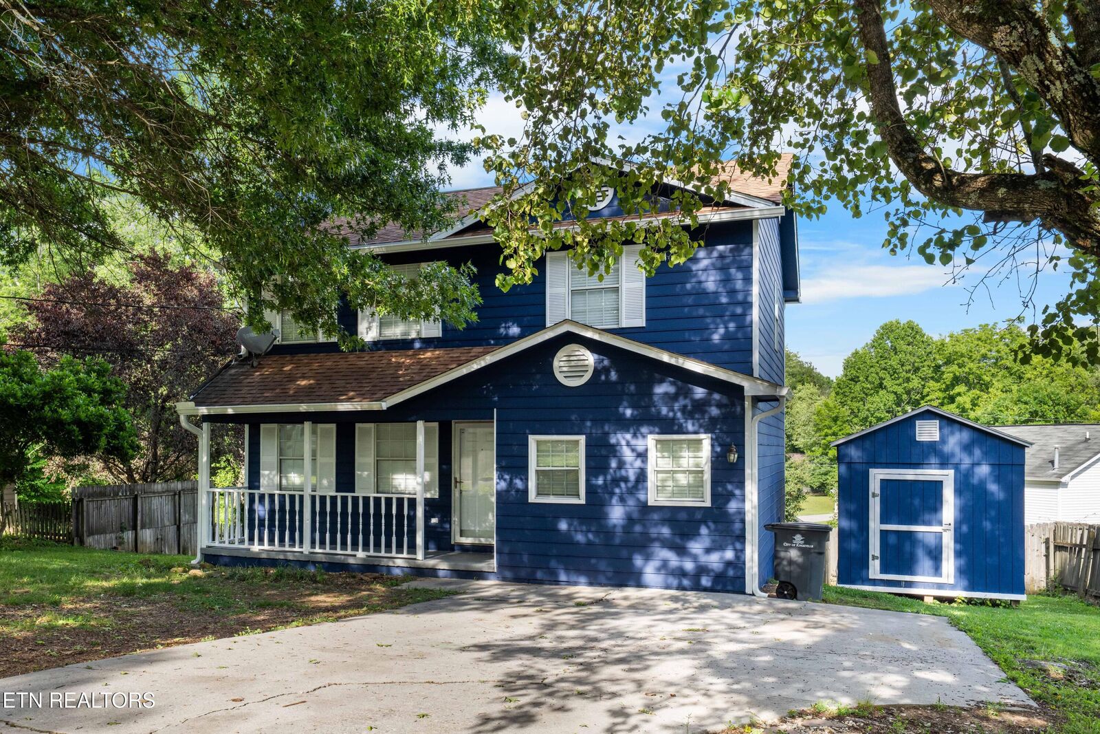Property Photo:  2004 Hyde Park Lane  TN 37921 