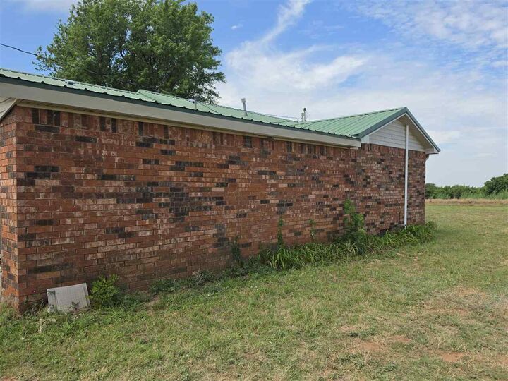 Property Photo: 17728 Watts Rd OK 73541